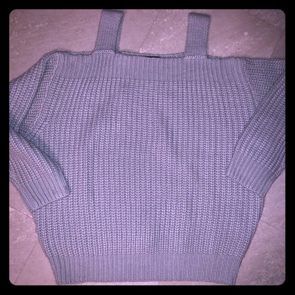 Honey Punch Cold Shoulder Sweater S/M - Picture 1 of 2